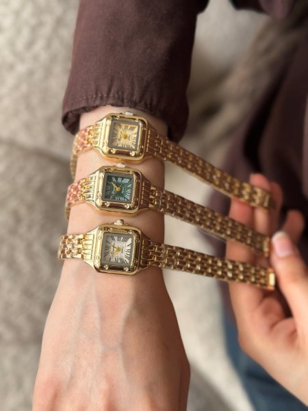 ساعه شبه كارتير اللون مكفول