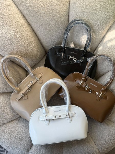 حقيبة ميو ميو  شامل قشاط اضافي كروس  السعر 50