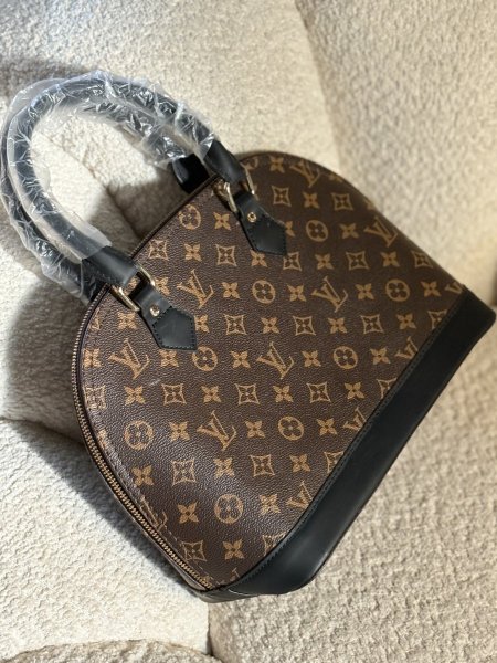حقيبة lv