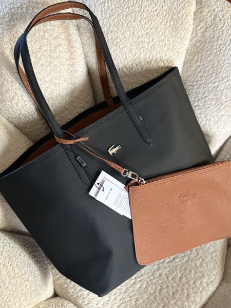 حقيبة لاكوست لون اسود وبني