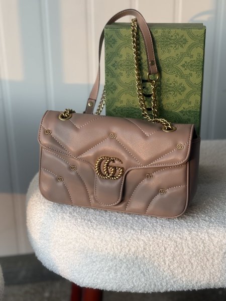 حقيبة جوتشي لون بيج