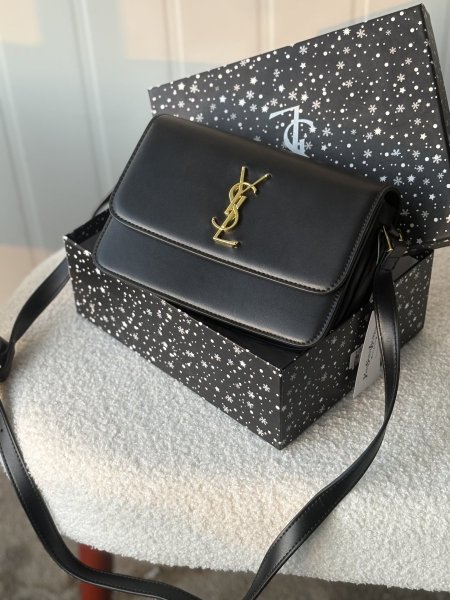 حقيبة سان لوران لون اسود