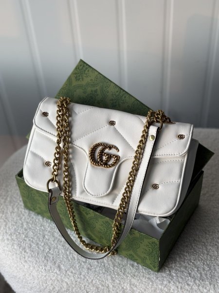 حقيبة جوتشي لون ابيض