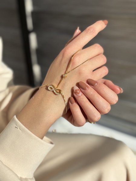 خلخال اليد مكفول اللون