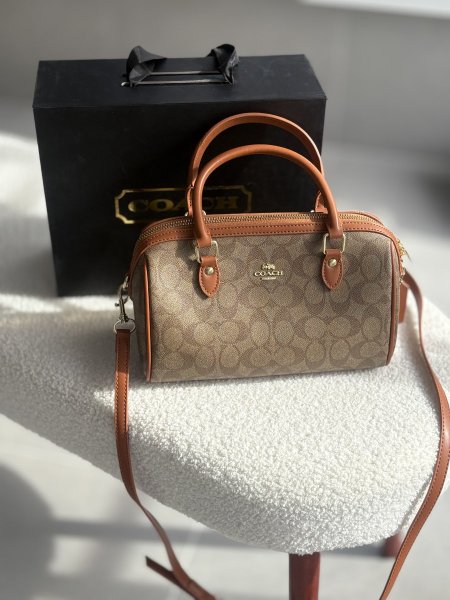 حقيبة كوتش حجم القاعدة 27 سم <br> <span class='text-color-warm'>بيعت  كلها !</span>