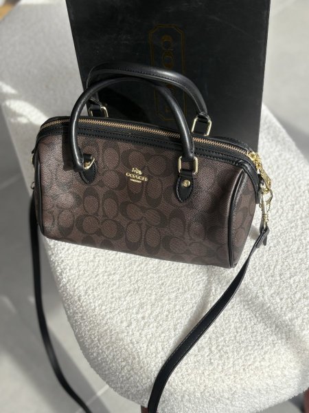 حقيبة كوتش لون بني محروق حجم القاعدة 27 سم <br> <span class='text-color-warm'>بيعت  كلها !</span>